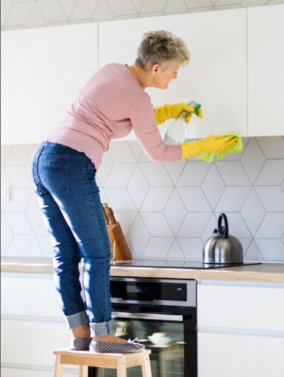 Como limpar armários de cozinha para que pareçam novos Como limpar armários de cozinha para que pareçam novos